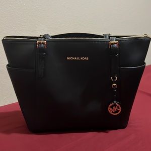 Black Michael Kors tote